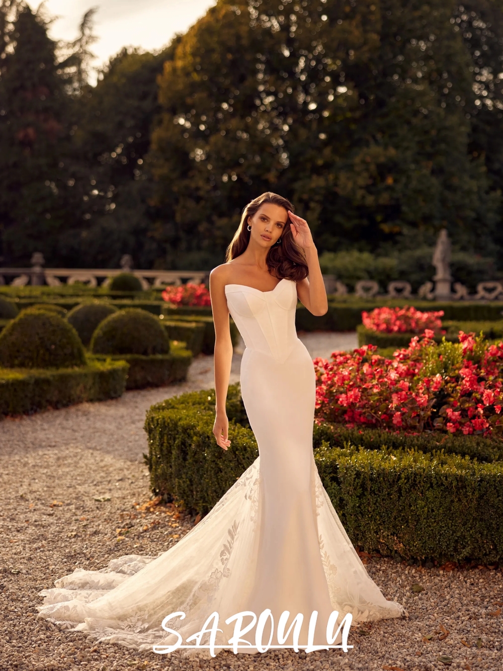 Delicate Lace Train Wedding Dress, Dreamy Corset V Neck Bride Dresses, Zipper Back, Mermaid Silhouette, Beautiful Women Wear