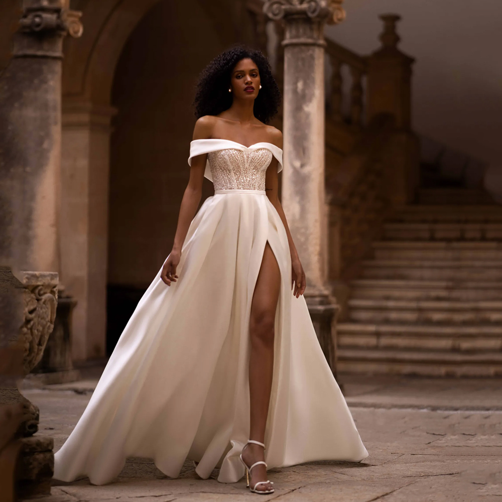Off Shoulder Vintage Wedding Dresses 2025 Luxury Satin A-Line Side Split Bride Dress Strapless Beach Bridal Gown Customized