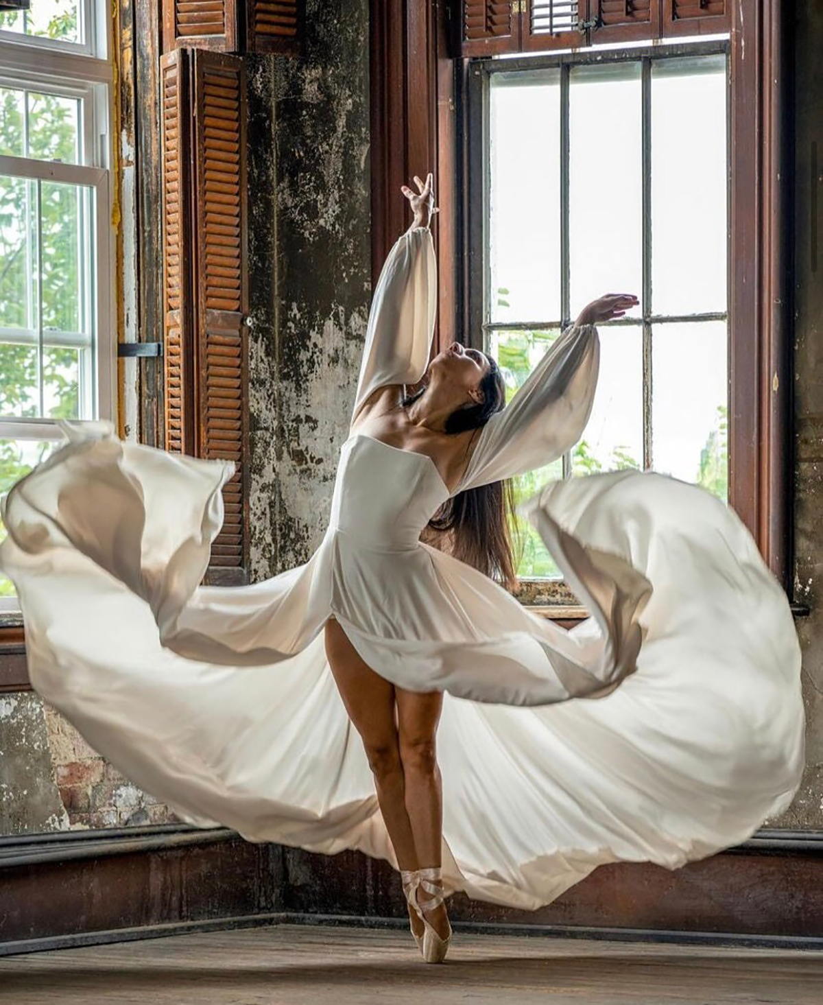 Strapless Lantern sleeves Elegantly Princess Dress Embroidery Lace Chapel Train Wedding Dresses  Vestidos Custom Made