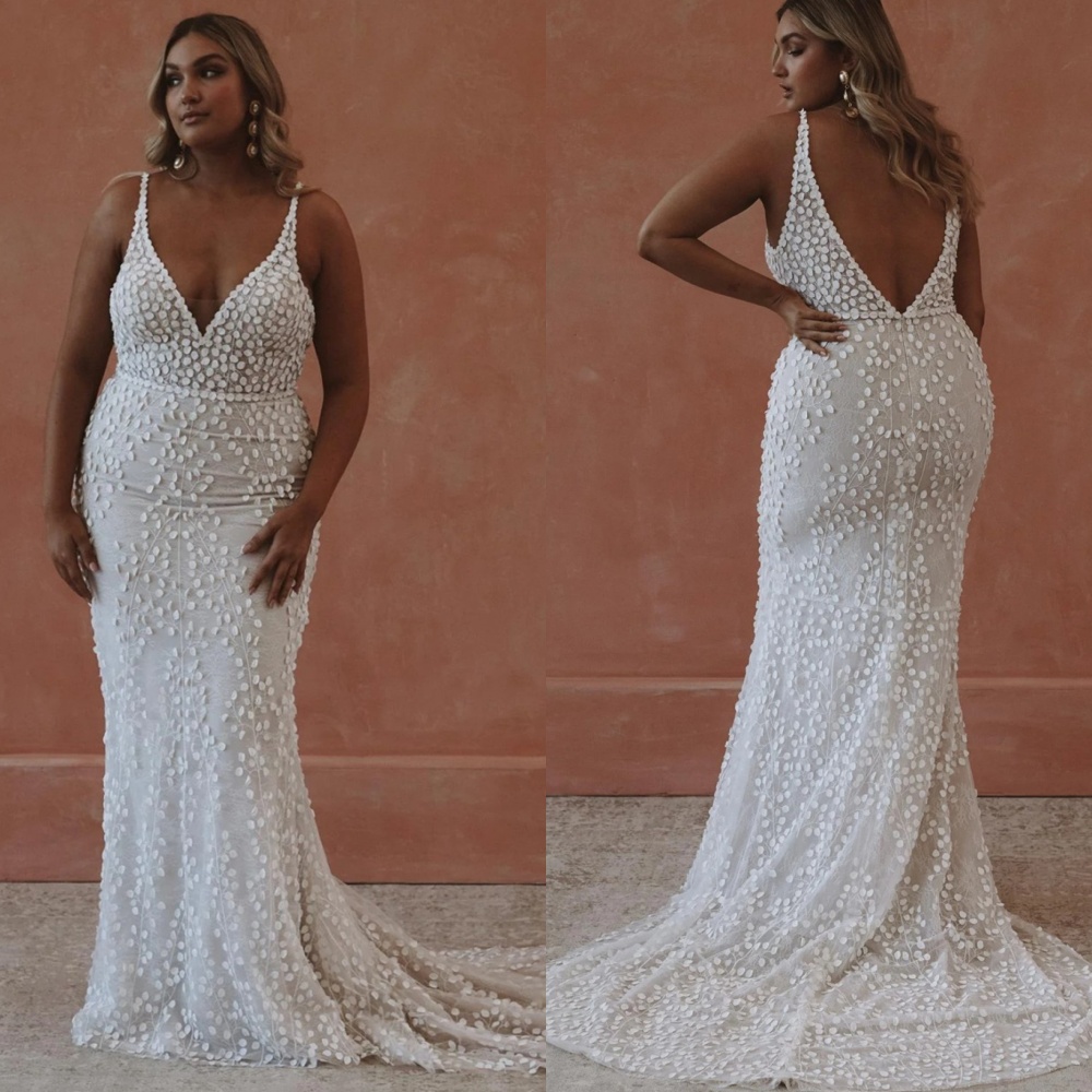 Customized Elegant White Tulle Wedding Dress Simple Strapless Spaghetti Straps Bridal Gowns Chapel Train Zipper Back Dress