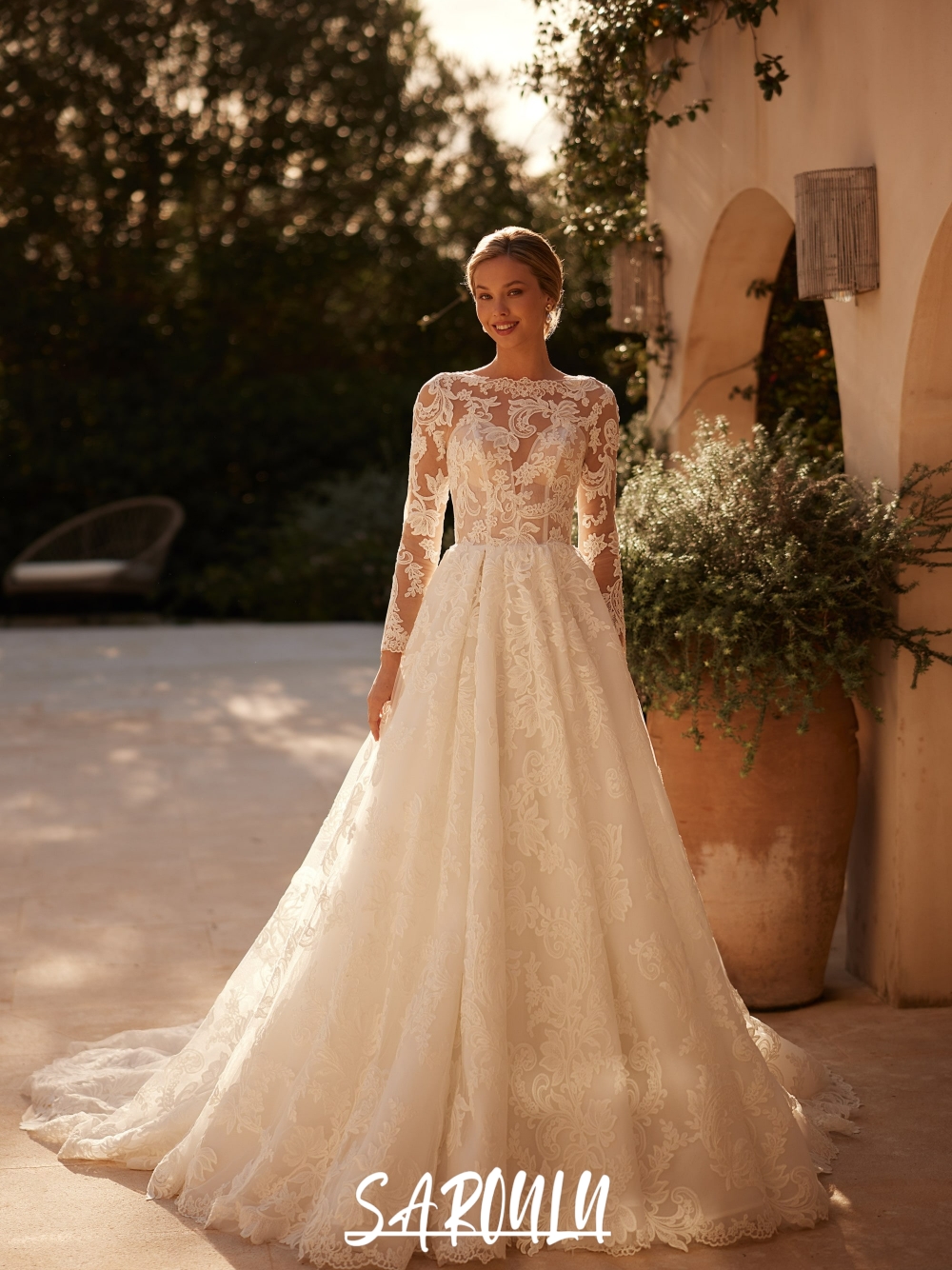 Modest Boat Neck Lace Wedding Dress Exclusive Buttons Back A Line Women Wear Customized Classic Illusion Sleeves Bridal Gown