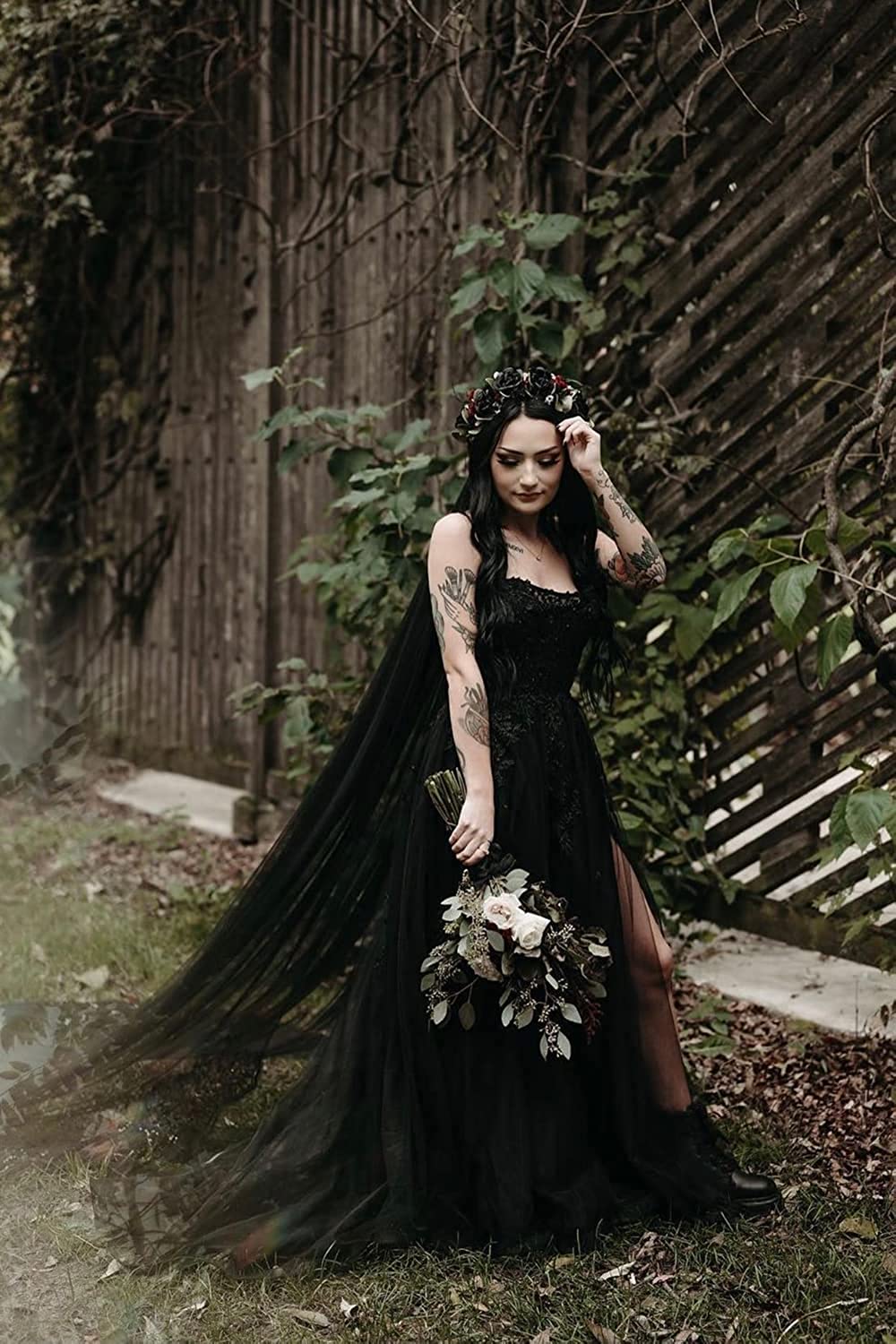 Black Gothic Wedding Dresses Spaghetti Straps Long Tulle Bridal Gowns Side Split Backless Sexy Summer Garden Beach Vestidos