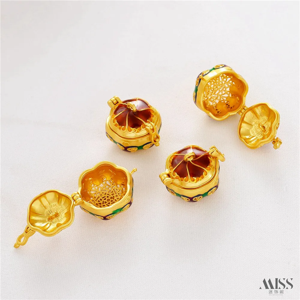 18K Matte Gold Cloisonn É Hollowed Out Flower Ball Can Open Pumpkin Sachet Gawu Box Pendant DIY Hanging Accessories