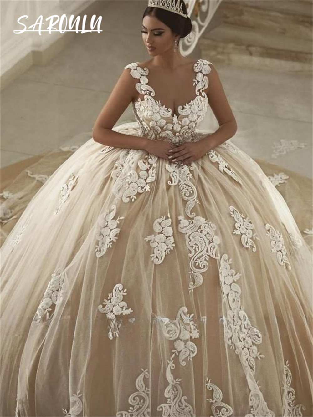 Unique Lace Appliques Wedding Dresses for Women Customized Sleeveless Ball Gown Bride Dresses Long Train Bridal Gown Beige