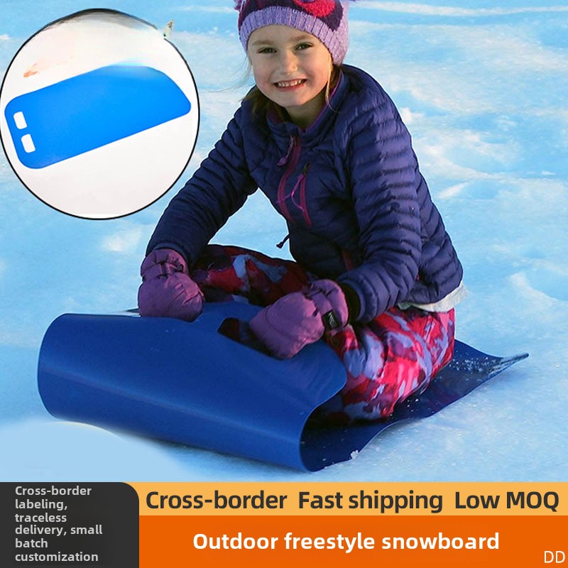 Outdoor sandboarding mat for many people Portable sled Thickened flying carpet can pull heavy objects