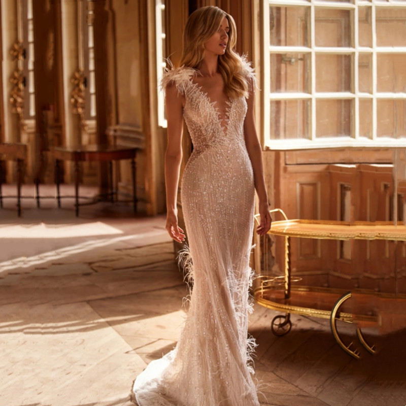 Exquisite Mermaid Wedding Dress Spaghetti Straps Feathers Pearls Backless V-Neck Plain Bridal Gown Sweep Train 2025 Customized