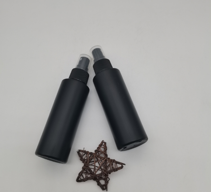 Matte Black Empty Perfume Skincare Spray Empty PE Cylindrical Plastic Black Matte Trigger Spray BottleWith Black Trigger Sprayer