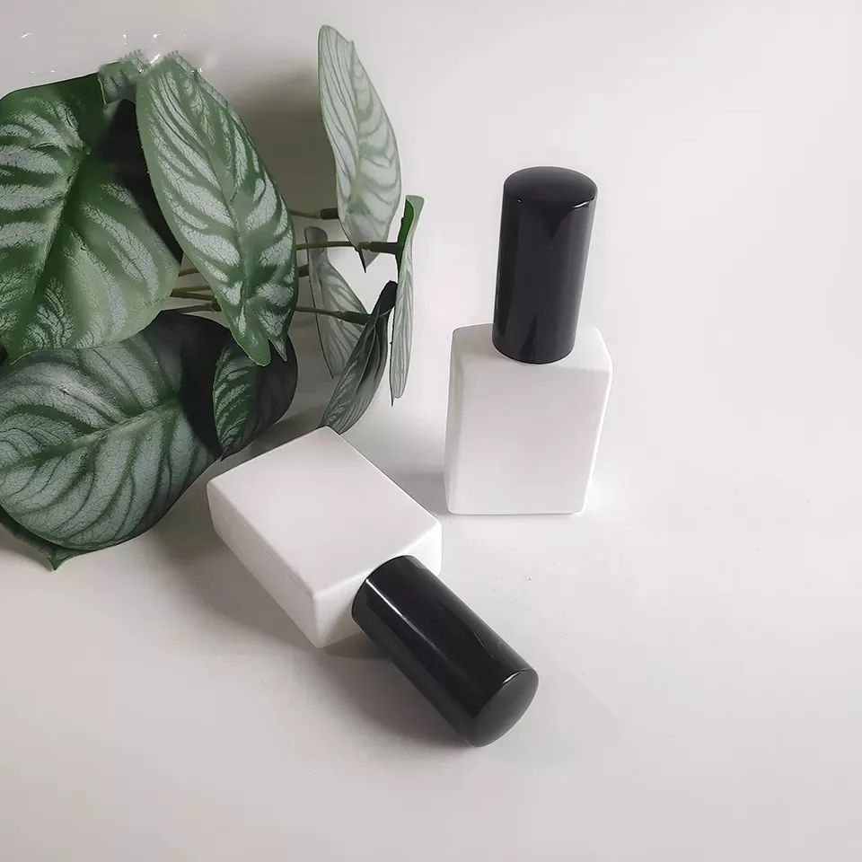 Wholesale Cosmetic Container Matte Square Empty Glass Pump Lotion Bottles Luxury ClearGlass Perfume Spray Bottle with Wooden Lid