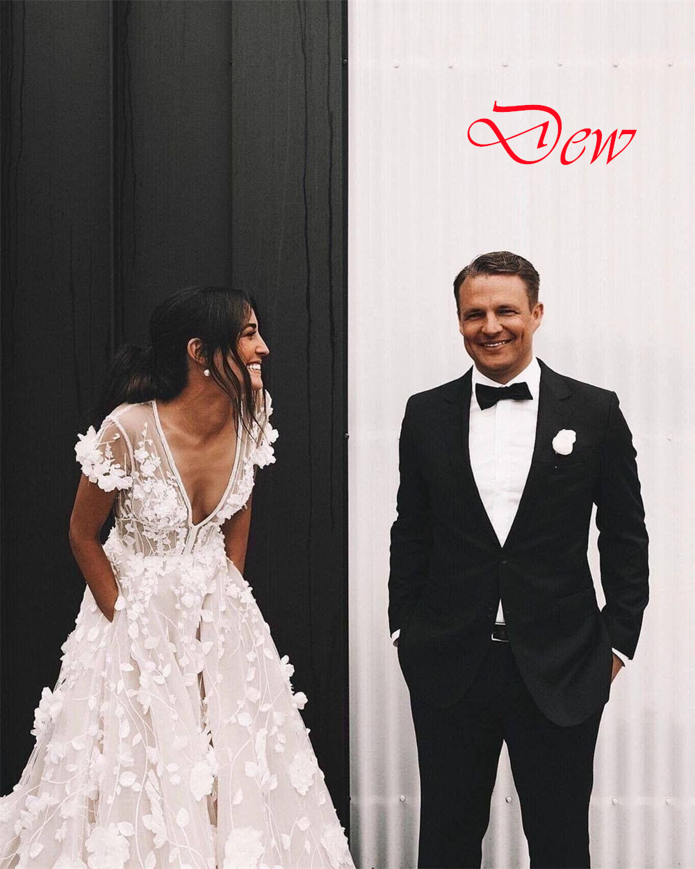 Customized High Quality White Organza Wedding Dress Temperament V-Neck Short Sleeves Bridal Gowns Chapel Train Backless Dress