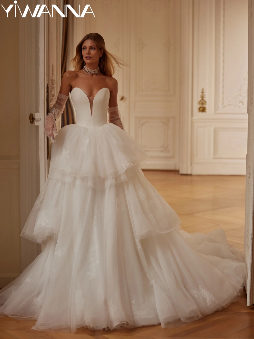 Puffy Lace Tiered Long Wedding Dress Without Gloves Sexy Deep V-neck Backless Bridal Gown Customized Ivory Dresses For Bride