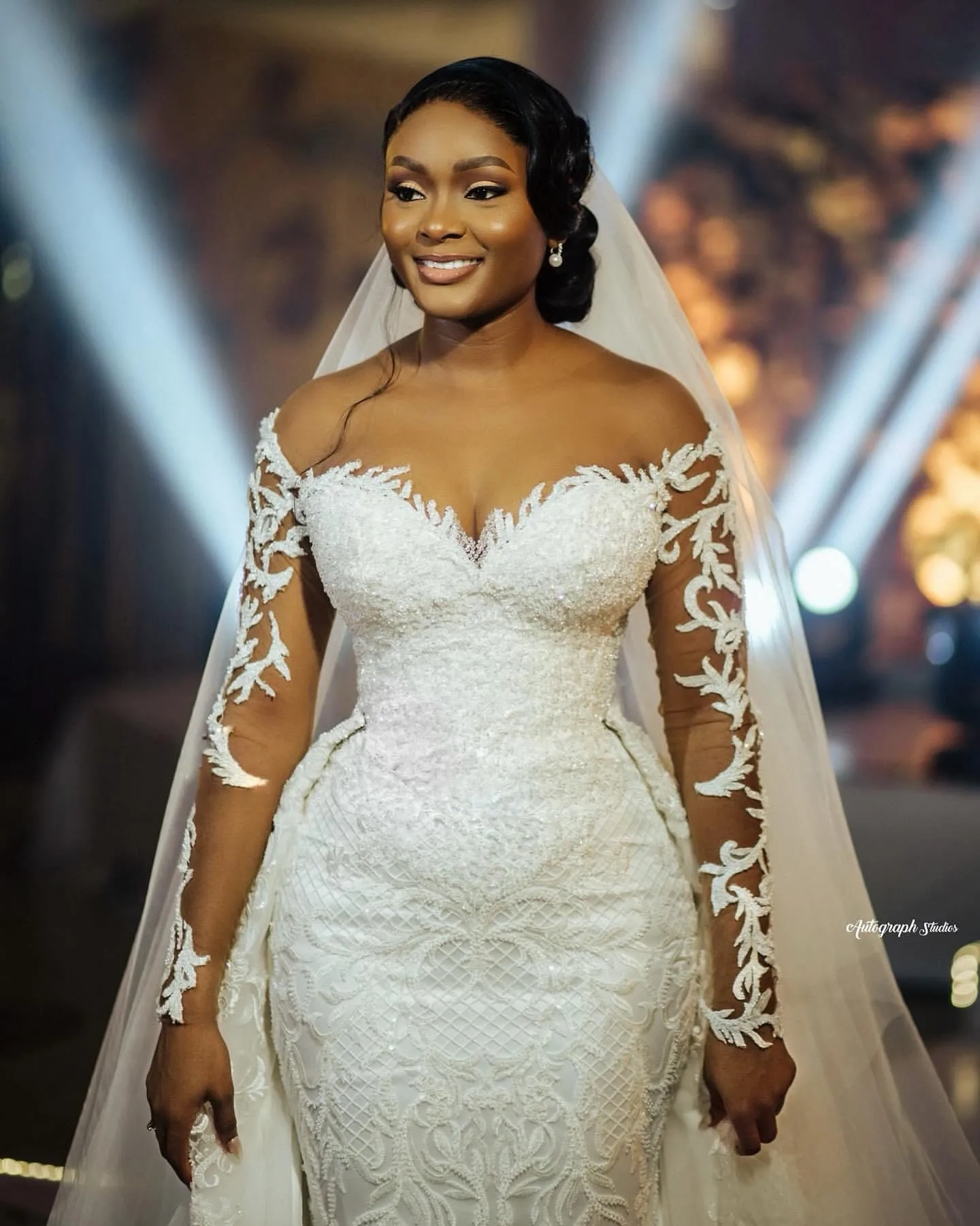 2025 New Ivory Mermaid Wedding Dress Sheer Illusion Neck Lace Beaded Detachable Train Bridal Gowns Dresses Vestidos De Noiva