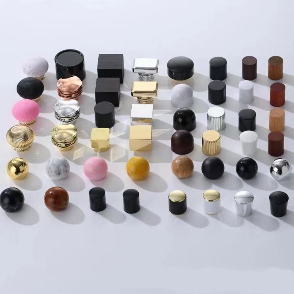 Refillable Perfume Bottle Cap with Stylish Wooden Design and Electroplated Cover for 15mm Bottle Mouth