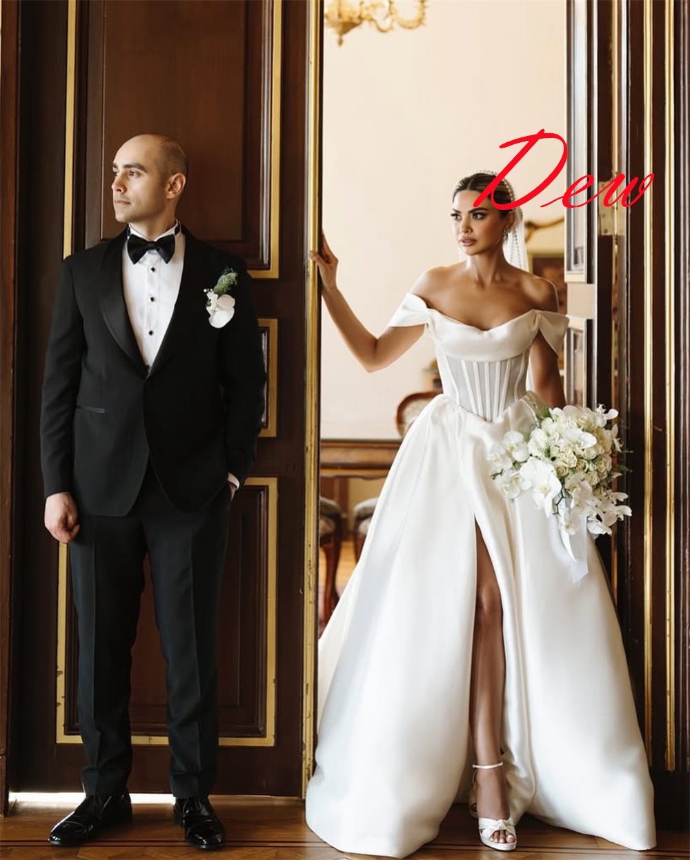 Customized High Quality White Satin Bridal Gowns Strapless Off the Shoulder Short Sleeves Wedding Dress Chapel Train Dress