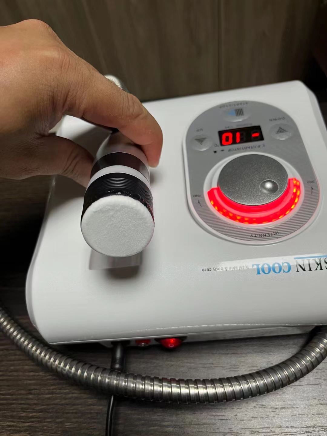 Portable Cool + Hot Facial Electroporation Cryotherapy RF Beauty Machine Anti-aging Skin Rejuvenation Skin Cooling Tight Device