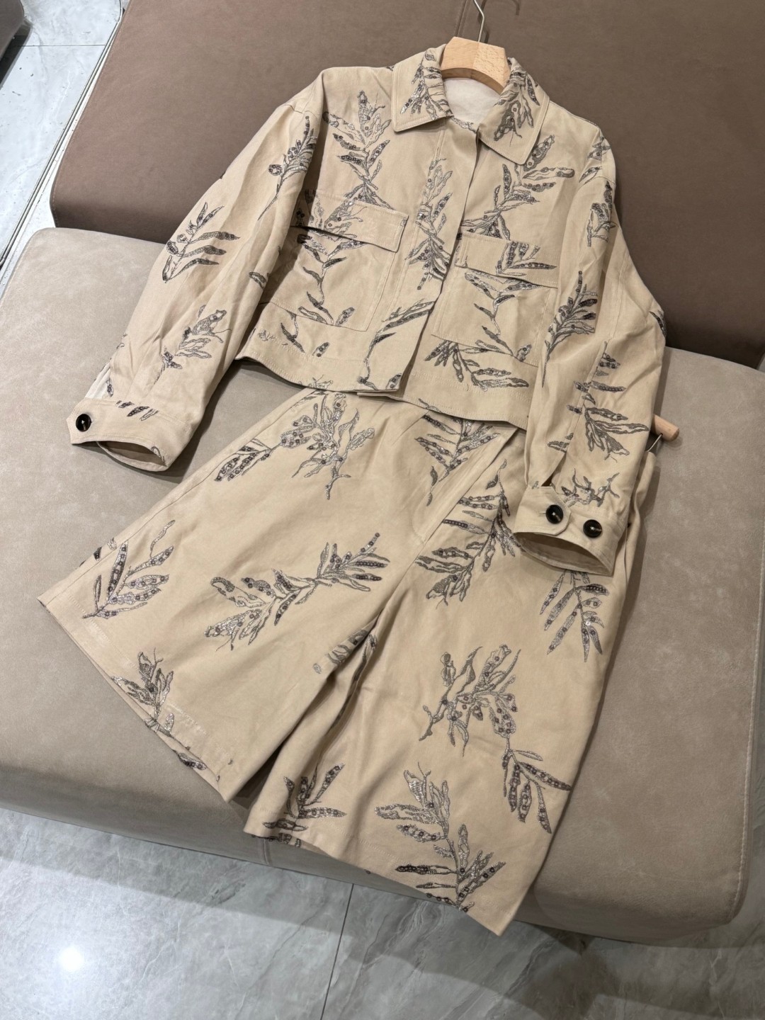 Exquisitely embroidered cotton  linen elegant spring summer suit with shorts