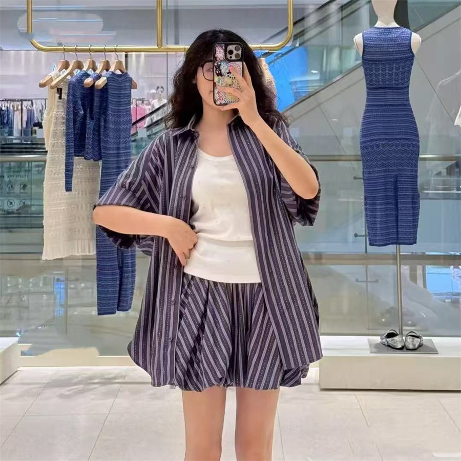 French Niche 2025 Early Autumn New Women&#039;s Loose Diamond-embellished Drop-shoulder Striped Shirt with Short Skirt