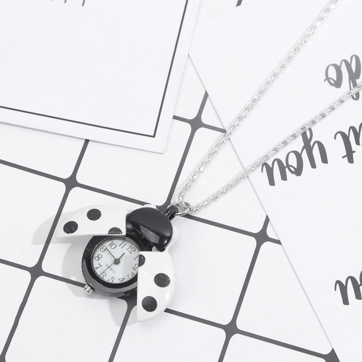 White Retro Pocket Watch Ladybug Shape Vintage Quartz Alloy Kids Gift Birthday Use Cute Durable Metal