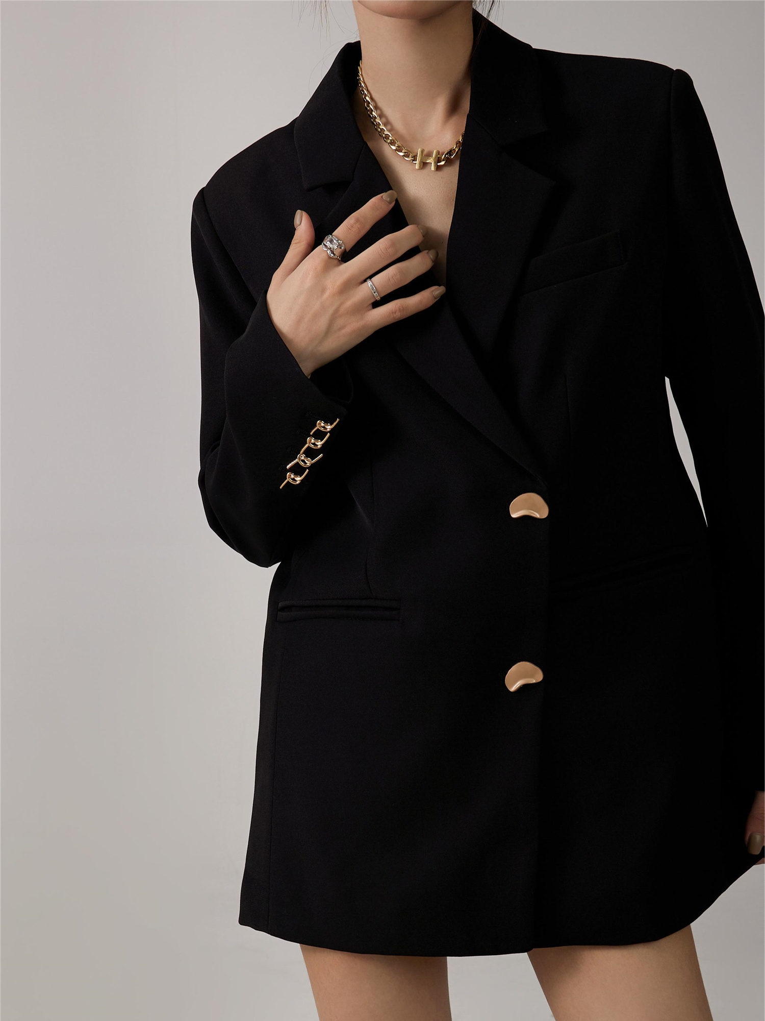 Black blazer women&#039;s silhouette and thin small suit 2025 spring new Korean version of casual design trendy suit