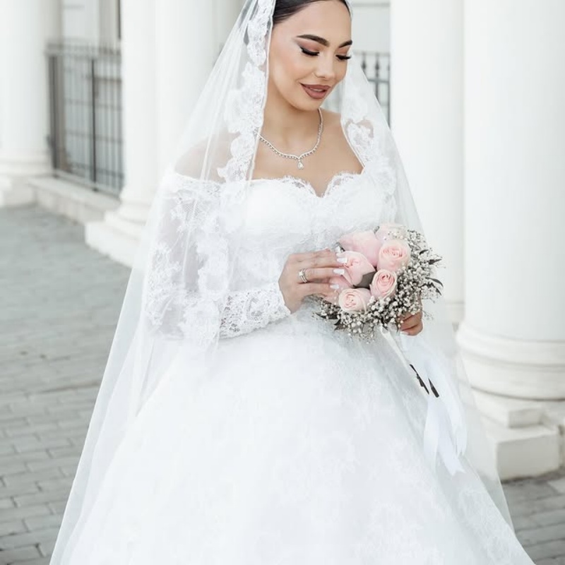 Customized luxury white Ball Gown Royal Wedding Dresses Sweetheart crystal decal applique Long tail Made Robe De