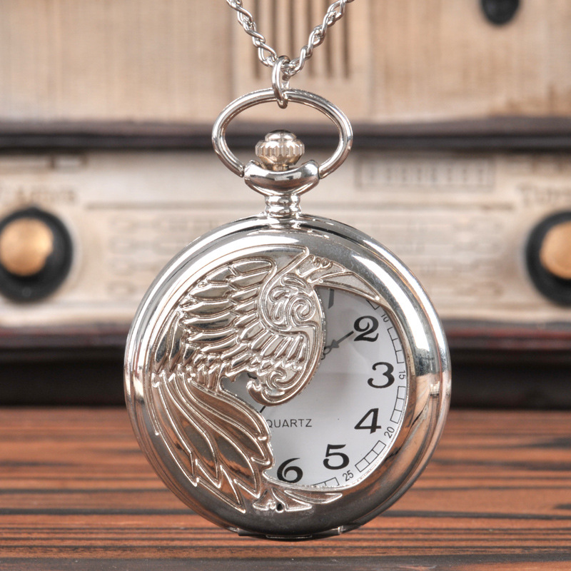 8165Large hollow half eagle silver quartz pocket watch Classic eagle retro pocket watch to send elders