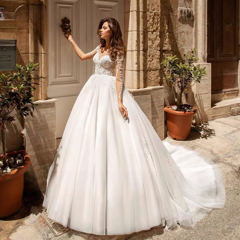 Customized Ball Gown Vintage Wedding Dresses Sweetheart Long Sleeve Bride Dress Lace Appliques Court Train Custom Made Bridal