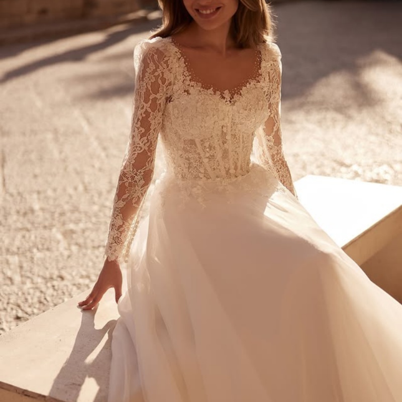 Customized simple ivory white Ball Gown Royal Wedding Dresses Sweetheart  Lace applique backless Made Robe De