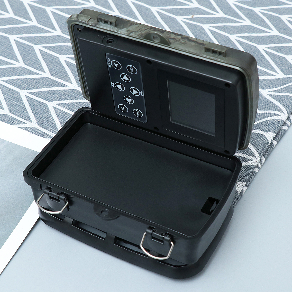 0.3s Trigger 120° Wide Angle Infrared 1080P 16MP Night Vision Green 20M Range Sturdy