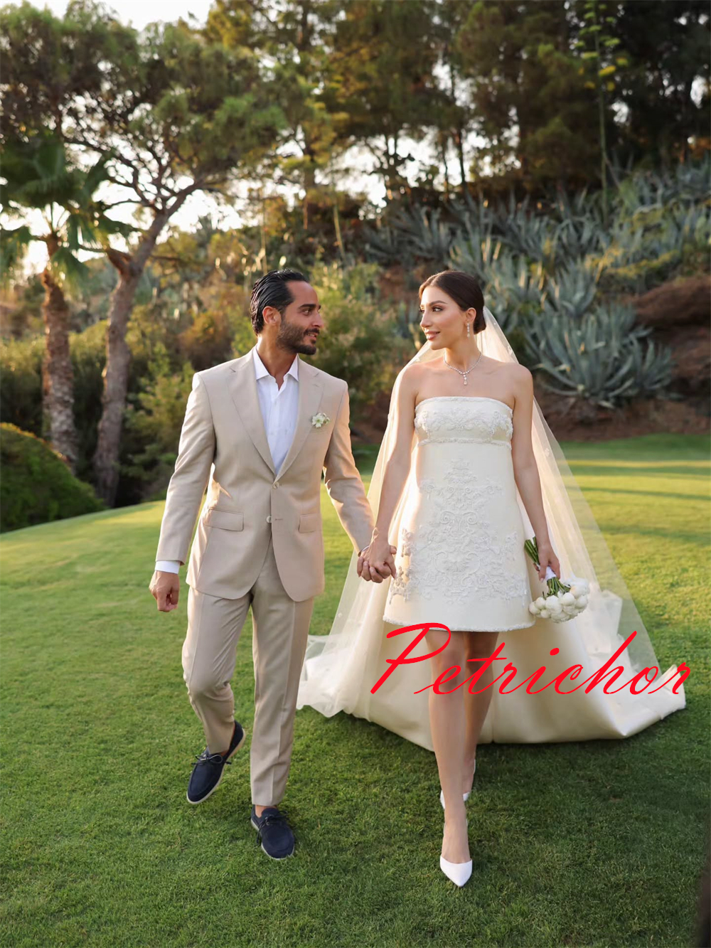 Customized High Quality White Satin Wedding Dress Temperament Strapless embroider Bridal Gowns Court Train Vestido De Novia