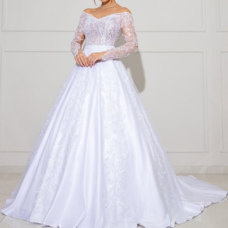 Customized satin ivory Ball Gown Royal Wedding Dresses Lace applique Sweetheart decal Long tail Made Robe De