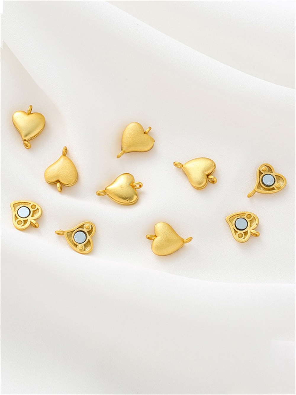 Sand Gold Wrapped Heart Connecting Buckle, Peach Heart Magnetic Buckle, DIY Necklace Accessory, Finishing Accessories