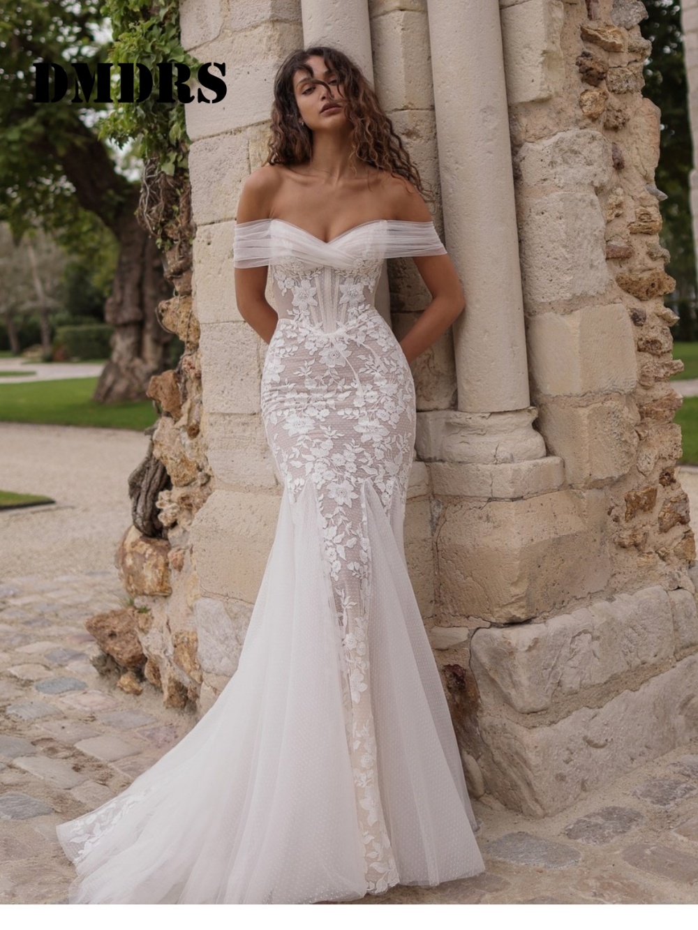 Romantic Off-Shoulder Wedding Dresses Simple Appliqué Bridal Gowns Graceful Tulle Floor-Length Wedding Gowns Vestidos De Novia