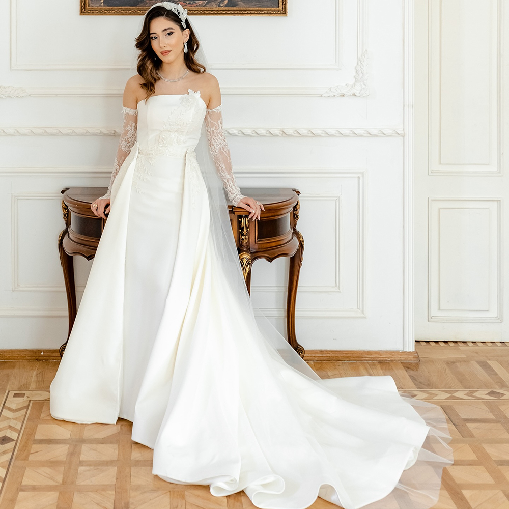 Customized White Strapless chaste Satin Wedding Dress Withour Veil Watteau Train Bride Gown Appliques  Floor Length Wedding Gown