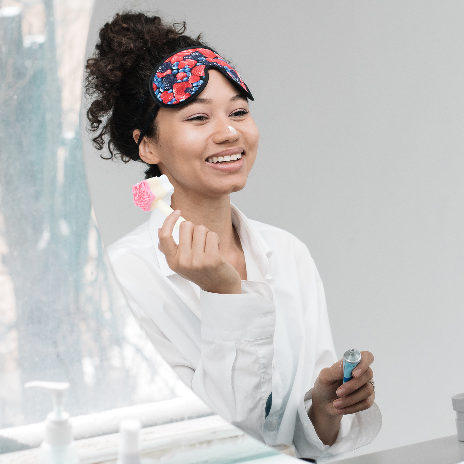 Ergonomic Silicone Face Brush Manual Facial Cleansing Tool Soft Skin Care Exfoliator Sensitive Lightweight Travel Body Fruit