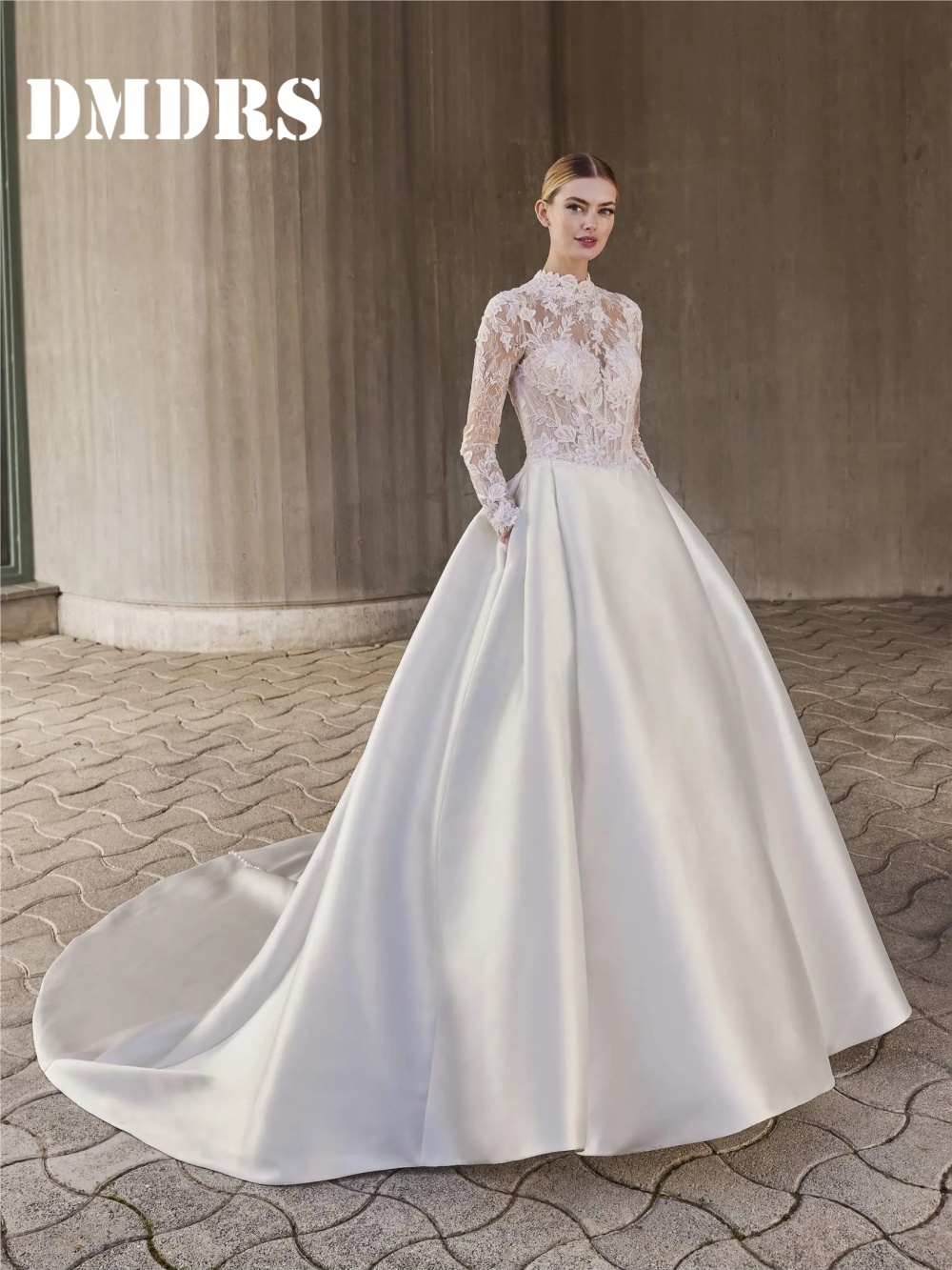 Romantic Deep V-Neck Wedding Dress Stylish Appliqué Lace Bridal Gowns Graceful A-Line Floor-Length Wedding Gowns Vestidos De No