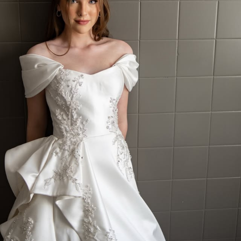 Customized satin ivory Ball Gown Royal Wedding Dresses flower Lace applique Long tail Made Robe De