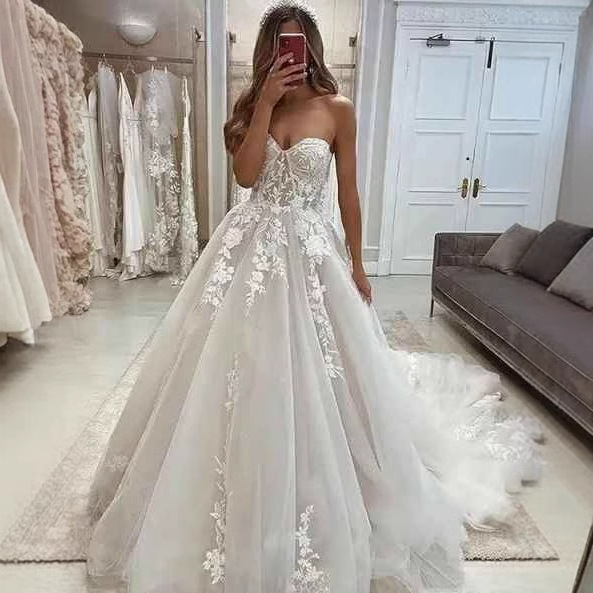 Romantic A-Line Formal Bridal Gown Strapless Tulle Backless Appliques Sweep Train Church Wedding Dresses 2025 Free Customized