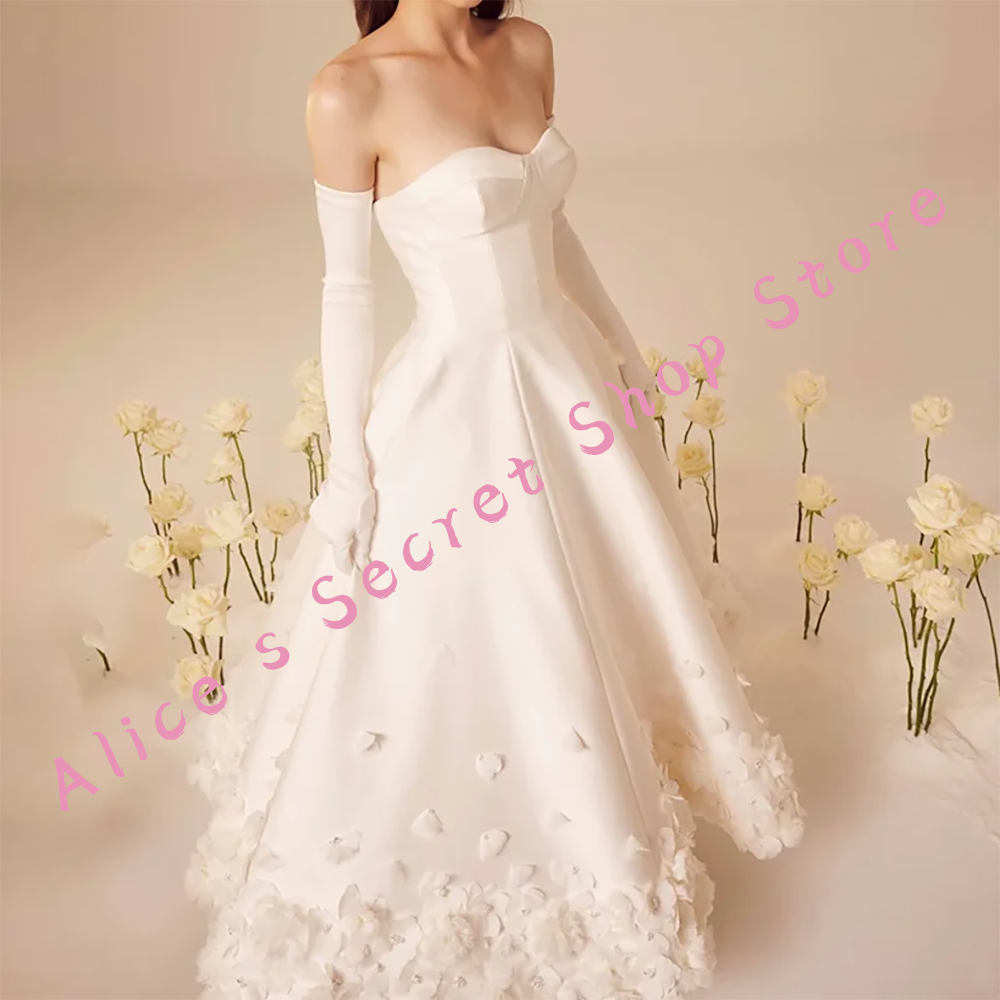 Classic Strapless Sleeveless Flowers A-Line Bride Wedding Dresses Bridal Gowns Customized
