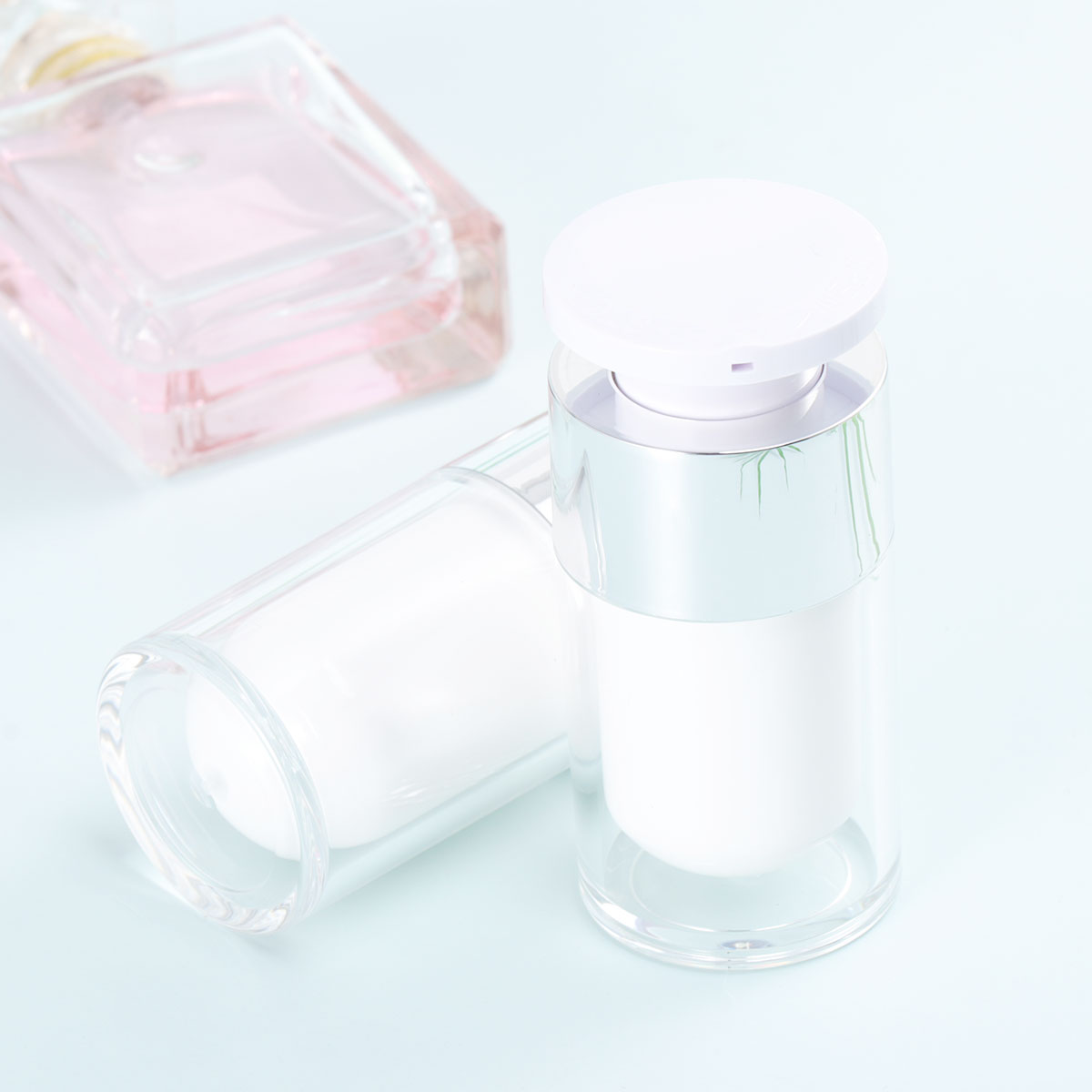 2 Pcs Vacuum Bottles 15ml Leakproof Travel Containers Refillable Storage for Cream Perfume Shampoo Empty Separator